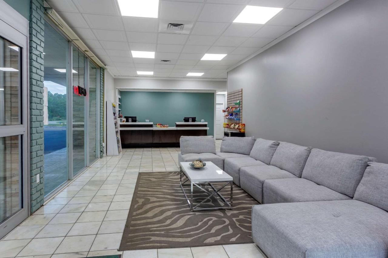 Quality Inn & Suites Полис Айлънд Екстериор снимка