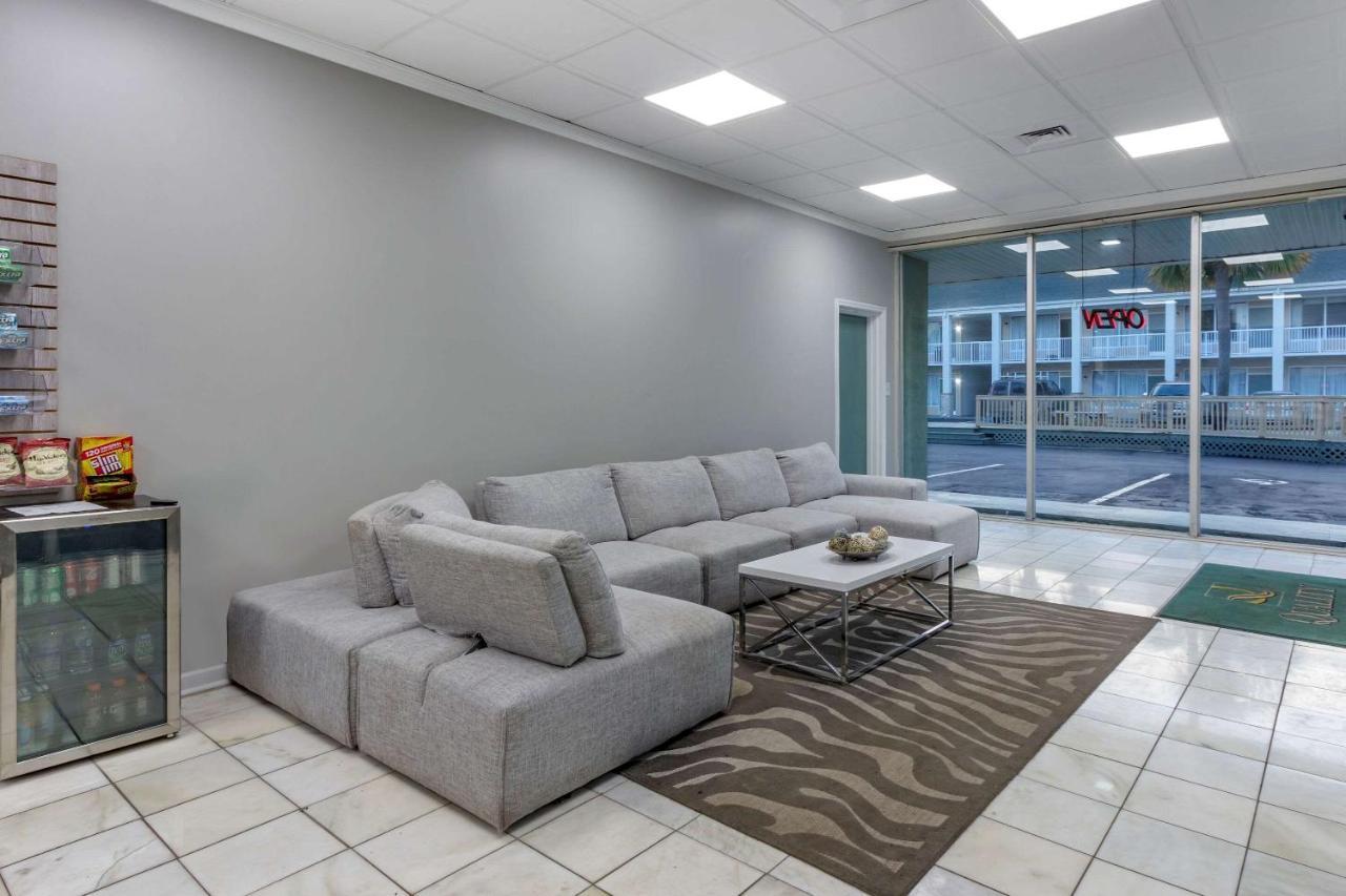 Quality Inn & Suites Полис Айлънд Екстериор снимка