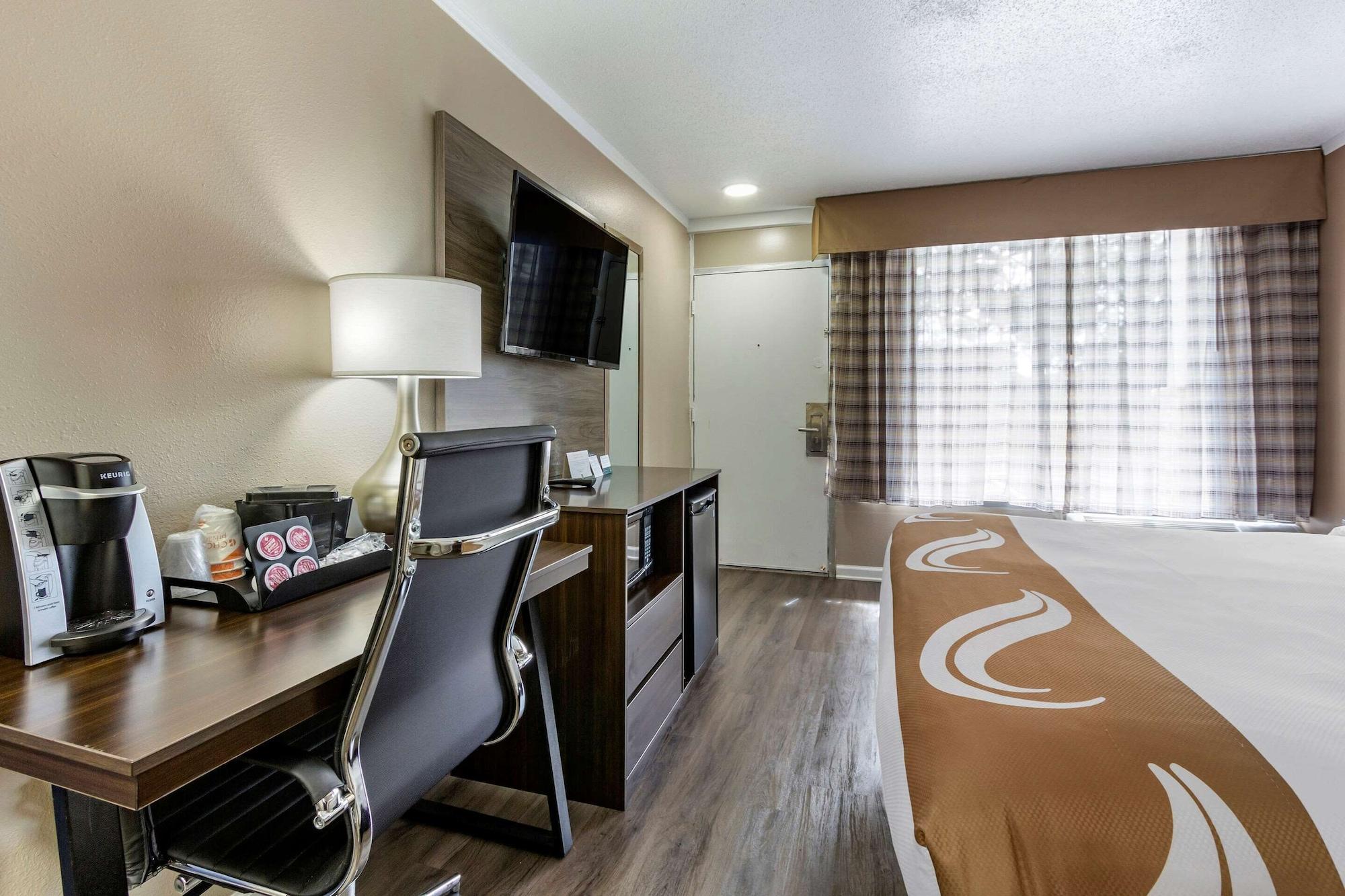 Quality Inn & Suites Полис Айлънд Екстериор снимка