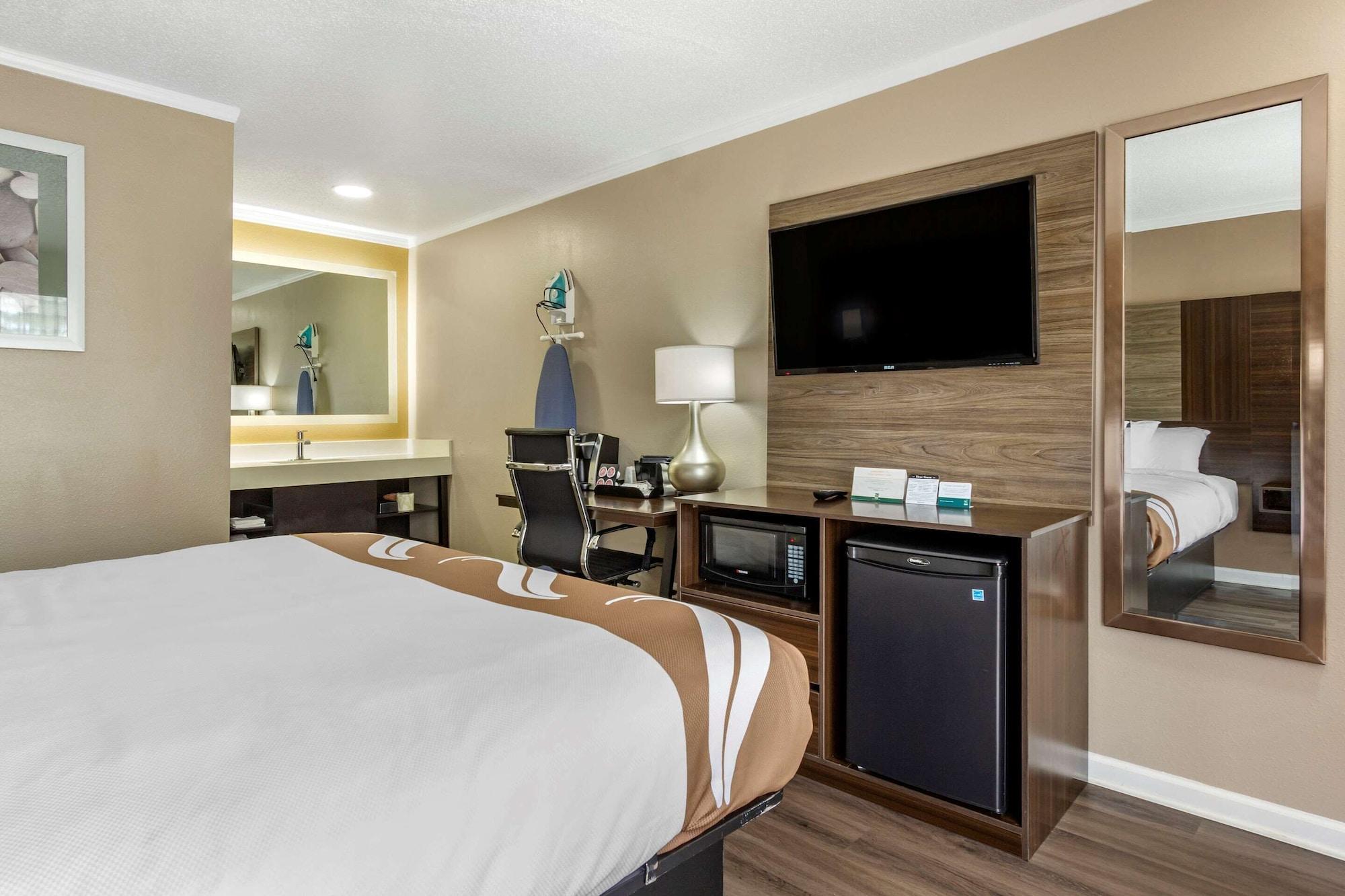 Quality Inn & Suites Полис Айлънд Екстериор снимка