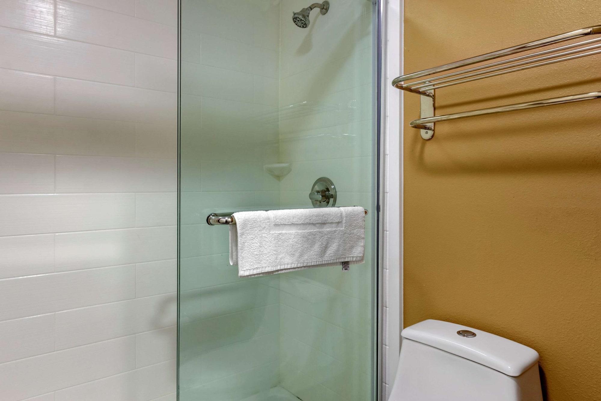 Quality Inn & Suites Полис Айлънд Екстериор снимка