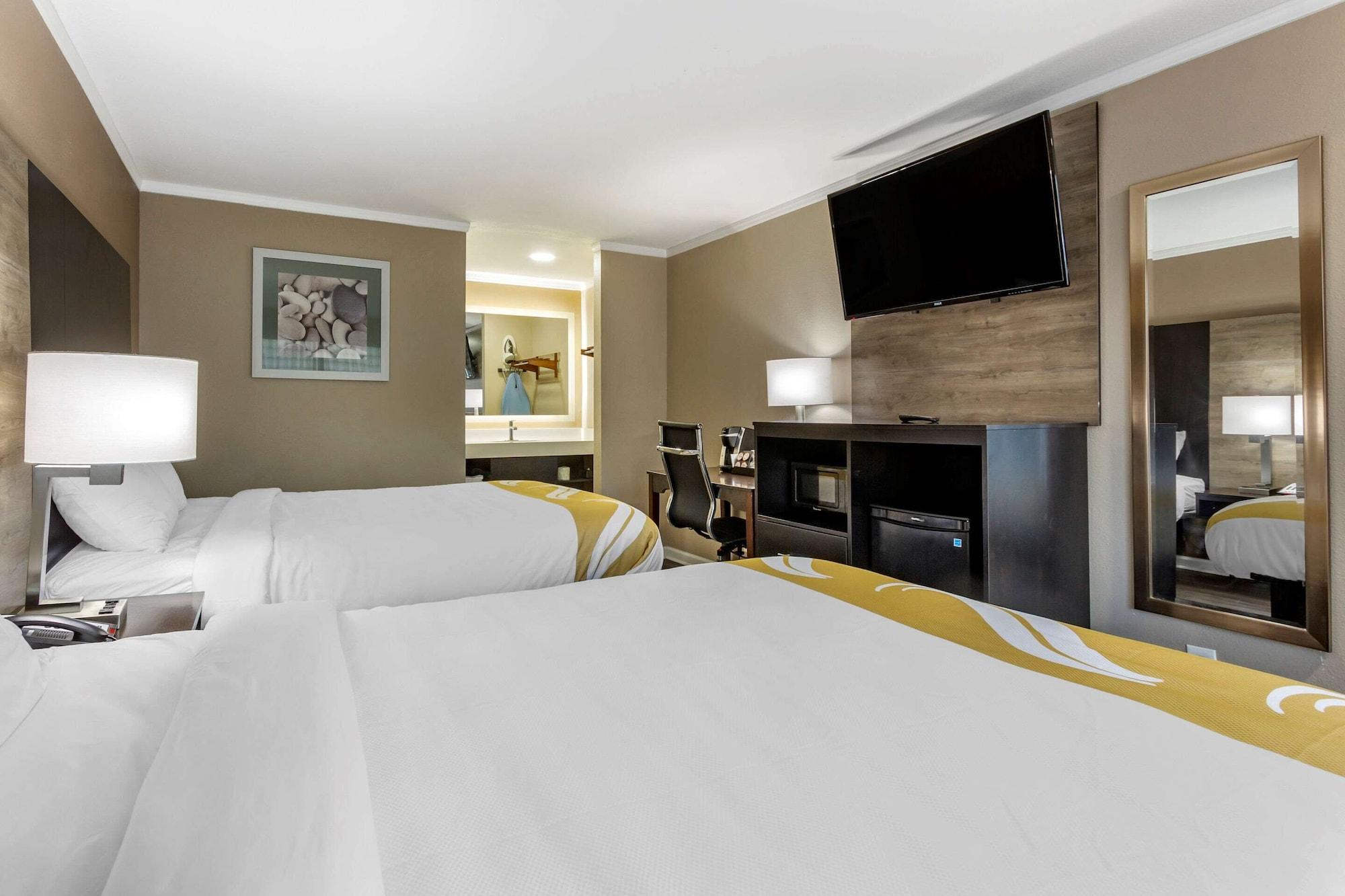 Quality Inn & Suites Полис Айлънд Екстериор снимка
