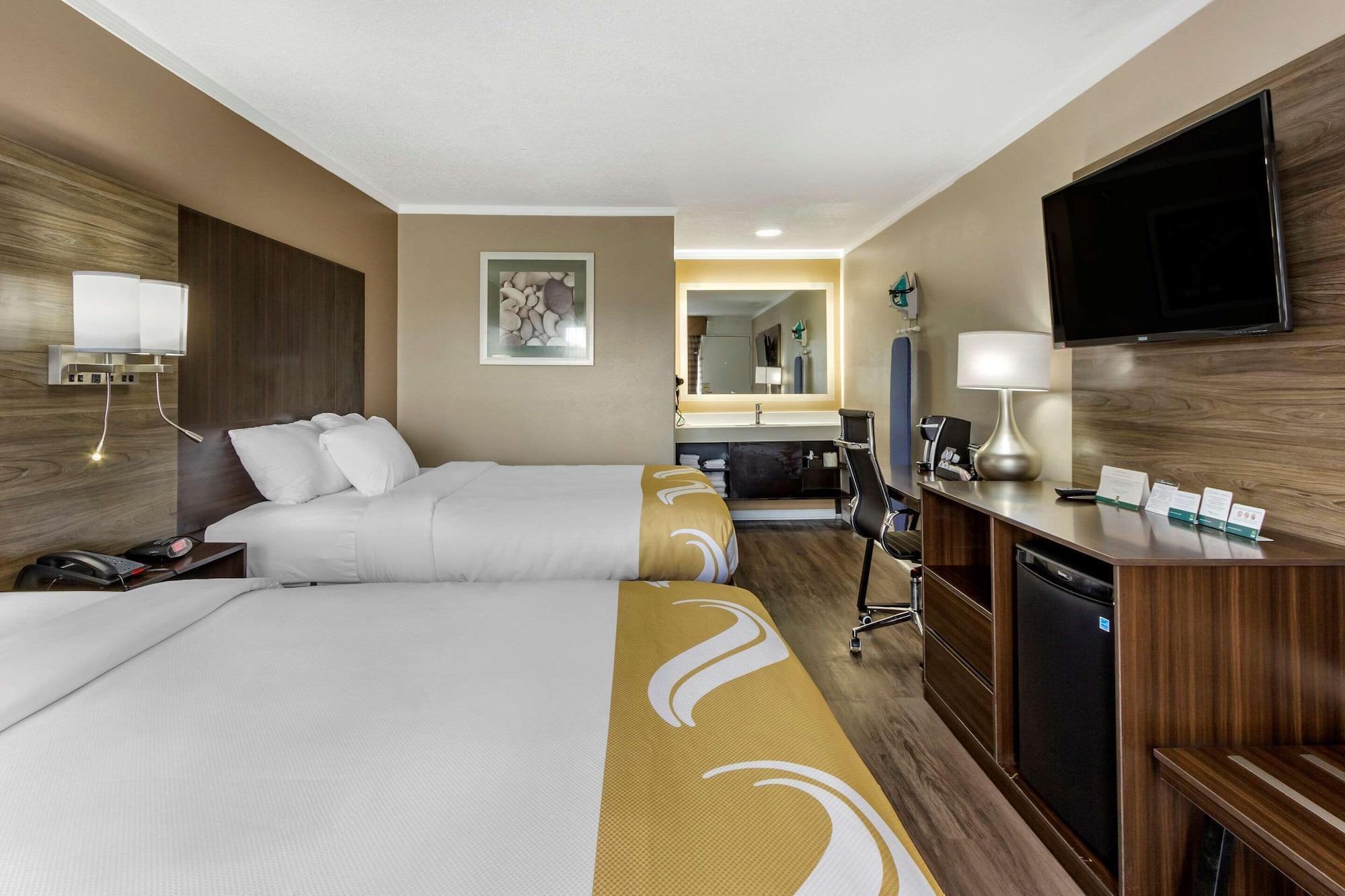 Quality Inn & Suites Полис Айлънд Екстериор снимка