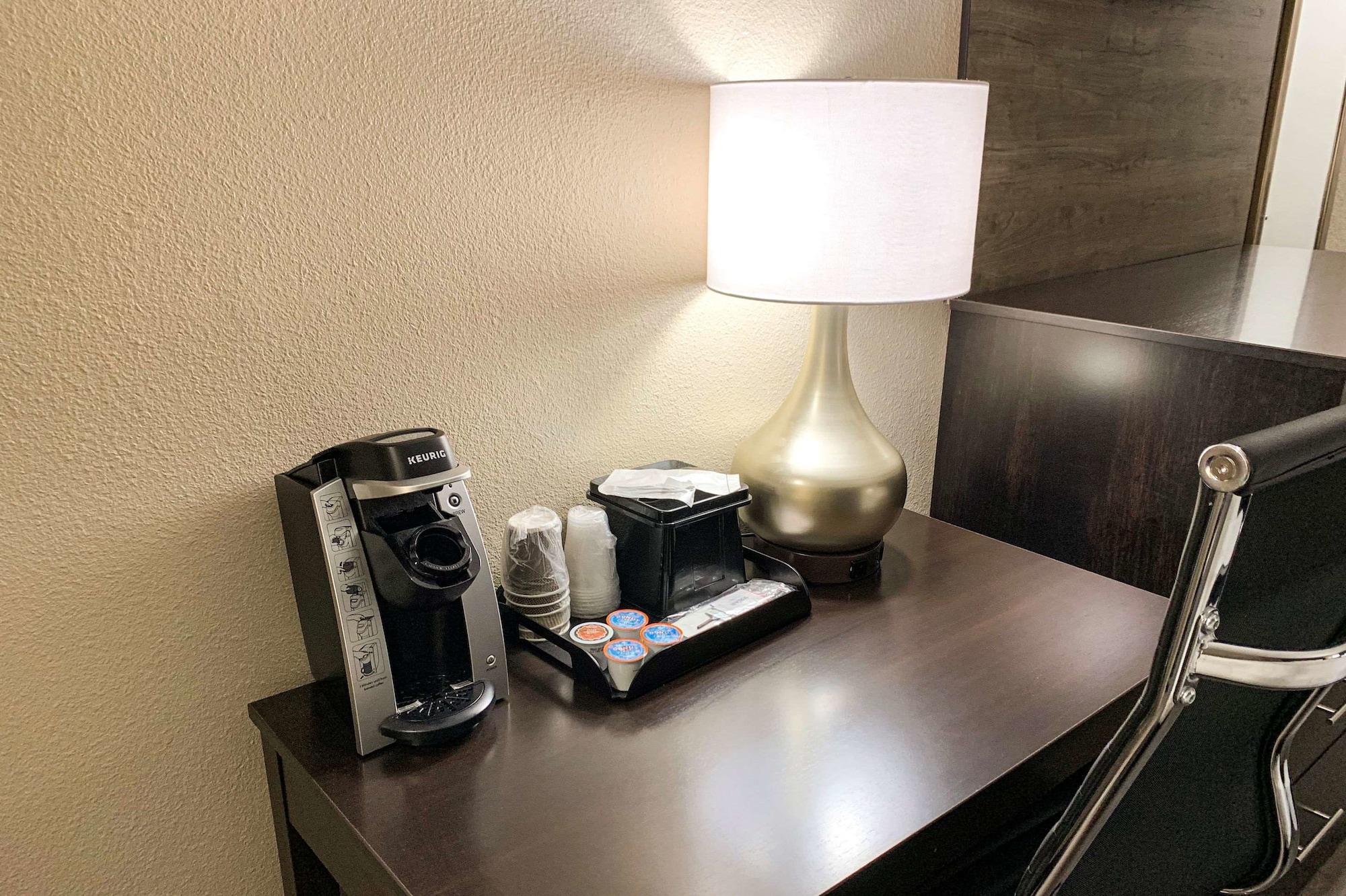 Quality Inn & Suites Полис Айлънд Екстериор снимка