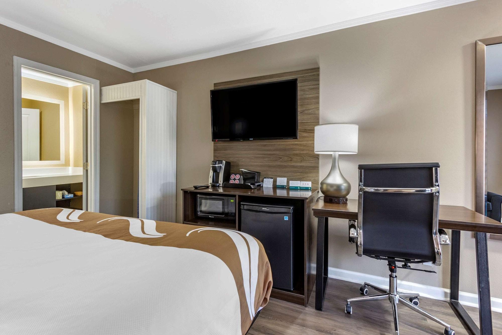 Quality Inn & Suites Полис Айлънд Екстериор снимка