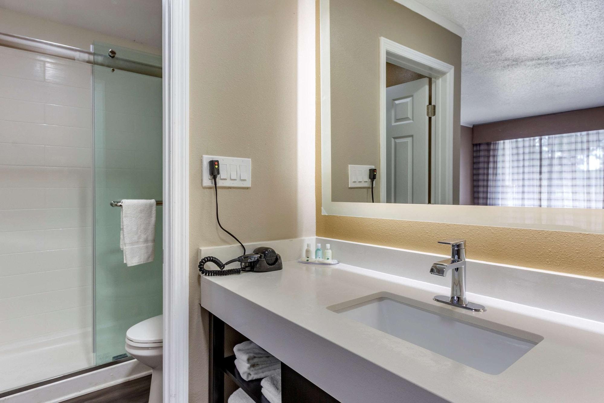 Quality Inn & Suites Полис Айлънд Екстериор снимка