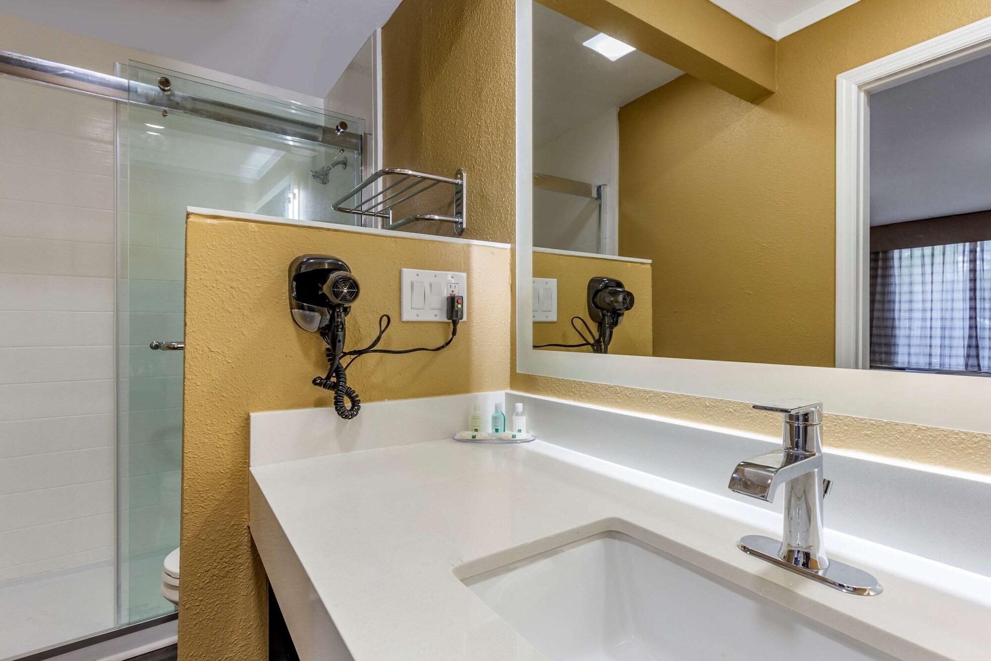 Quality Inn & Suites Полис Айлънд Екстериор снимка