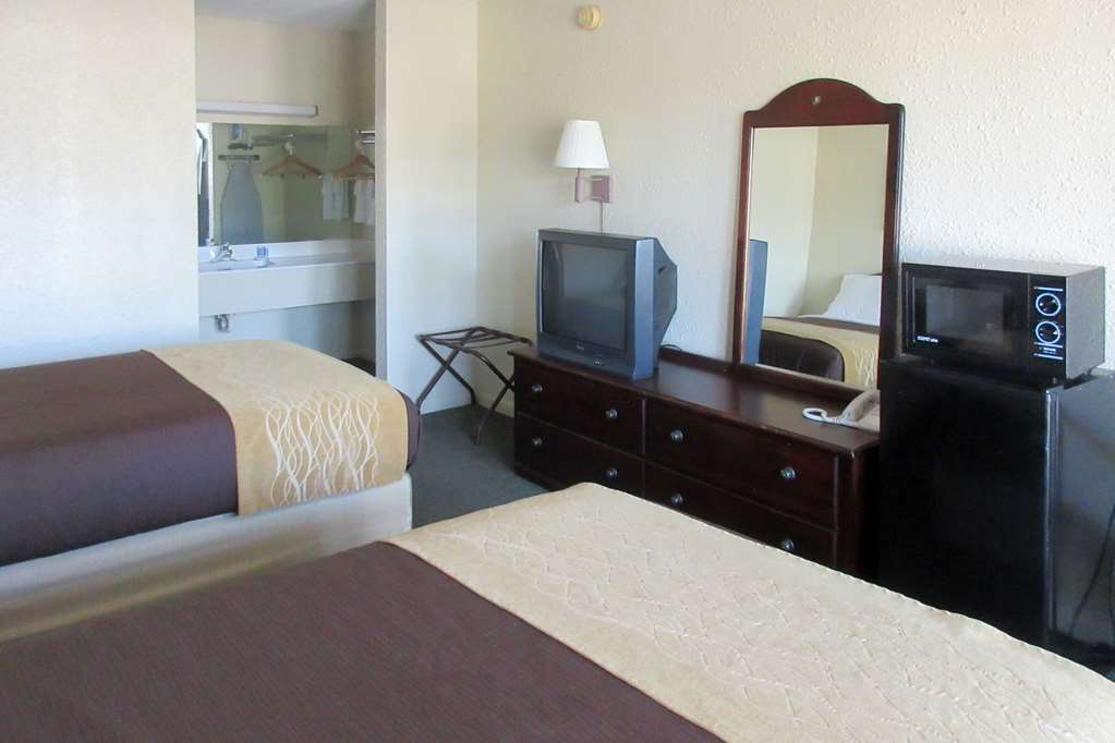 Quality Inn & Suites Полис Айлънд Стая снимка