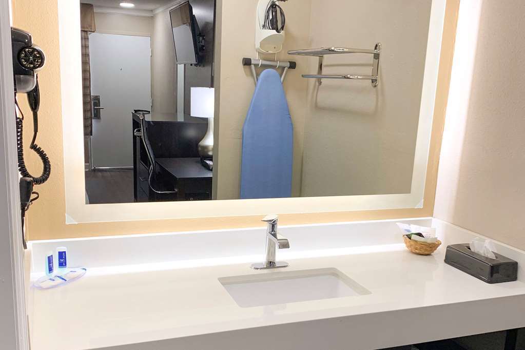 Quality Inn & Suites Полис Айлънд Стая снимка